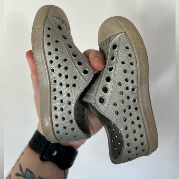 Silver Native Slip Ons Size 5 - Picture 5 of 6